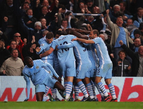 Tevez tái xuất, Man City ngược dòng hạ Chelsea ảnh 1 Man City đã có chiến thắng vô cùng quan trọng