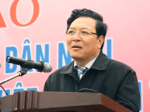 Bộ trưởng Phạm Vũ Luận phát biểu tại Lễ bàn giao công trình nhà ở nội trú cho học sinh. Ảnh, gdtd.vn