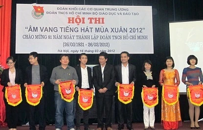 Hội thi &quot;Âm vang tiếng hát mùa xuân&quot;