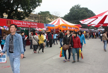 Ngày hội có sự tham gia của gần 80 cơ sở đào tạo ĐH, CĐ, TCCN trên cả nước. Ảnh: gdtd.vn