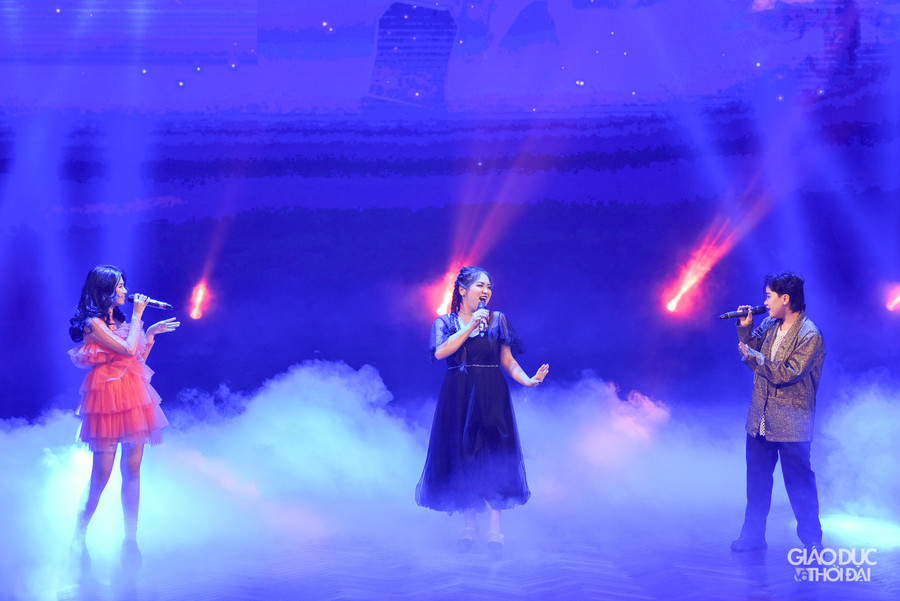 Xuyên suốt đêm chung kết, trình, khán giả yêu nhạc đã có dịp thưởng thức bữa tiệc đa giác quan 'thịnh soạn' chưa từng có. Xuyên suốt đêm chung kết, trình, khán giả yêu nhạc đã có dịp thưởng thức bữa tiệc đa giác quan 'thịnh soạn' chưa từng có.