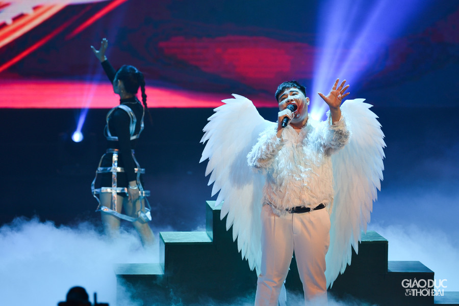 Đêm chung kết đã đưa khán giả đi qua nhiều cung bậc cảm xúc khác nhau. Từ sởn da gà trong tiết mục 'Flashlight - Earth Song'; vỡ oà cảm xúc với giọng hát đầy nội lực qua 'I have nothing - I will always love you', sự biến hoá đa dạng trong giọng hát của 'Wrecking Ball', cho đến những bất ngờ trong phần trình diễn của cả Top 9. Đêm chung kết đã đưa khán giả đi qua nhiều cung bậc cảm xúc khác nhau. Từ sởn da gà trong tiết mục 'Flashlight - Earth Song'; vỡ oà cảm xúc với giọng hát đầy nội lực qua 'I have nothing - I will always love you', sự biến hoá đa dạng trong giọng hát của 'Wrecking Ball', cho đến những bất ngờ trong phần trình diễn của cả Top 9.