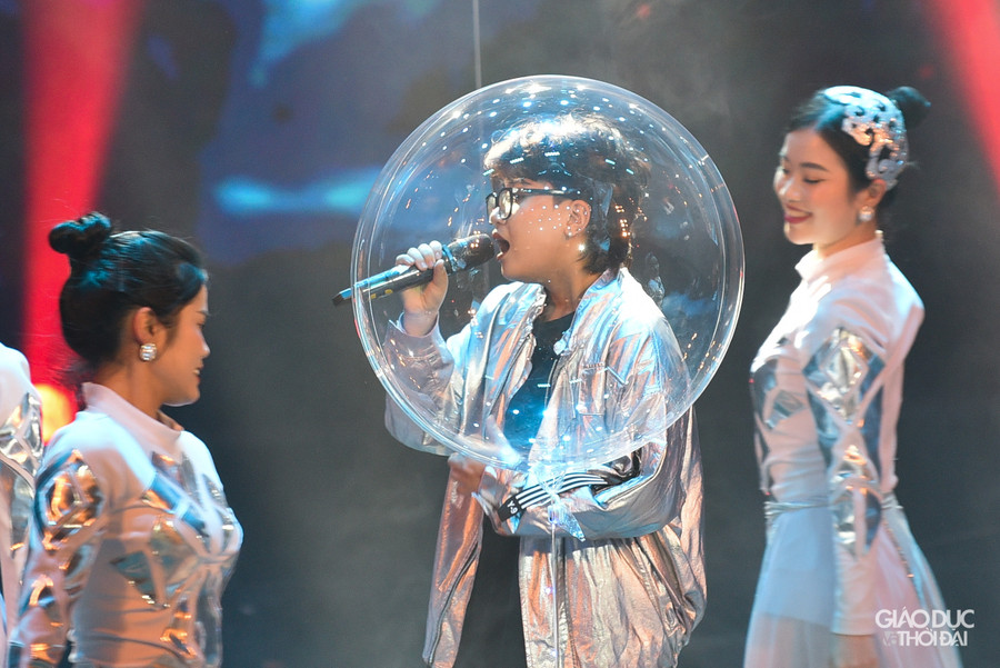 Sing Out Loud 2023 quy tụ nhiều giọng ca tài năng trong lĩnh vực hát Tiếng Anh. Sing Out Loud 2023 quy tụ nhiều giọng ca tài năng trong lĩnh vực hát Tiếng Anh.