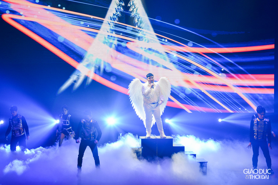 Đêm chung kết đã đưa khán giả đi qua nhiều cung bậc cảm xúc khác nhau. Từ sởn da gà trong tiết mục 'Flashlight - Earth Song'; vỡ oà cảm xúc với giọng hát đầy nội lực qua 'I have nothing - I will always love you', sự biến hoá đa dạng trong giọng hát của 'Wrecking Ball', cho đến những bất ngờ trong phần trình diễn của cả Top 9. Đêm chung kết đã đưa khán giả đi qua nhiều cung bậc cảm xúc khác nhau. Từ sởn da gà trong tiết mục 'Flashlight - Earth Song'; vỡ oà cảm xúc với giọng hát đầy nội lực qua 'I have nothing - I will always love you', sự biến hoá đa dạng trong giọng hát của 'Wrecking Ball', cho đến những bất ngờ trong phần trình diễn của cả Top 9.