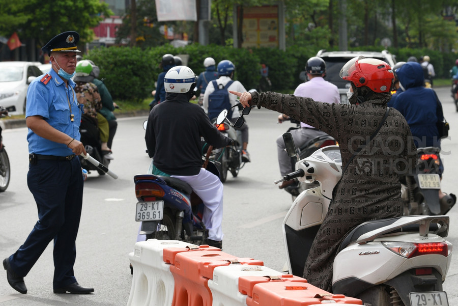 Nhiều người dân vẫn còn bỡ ngỡ trước thay đổi tuyến đường đi.