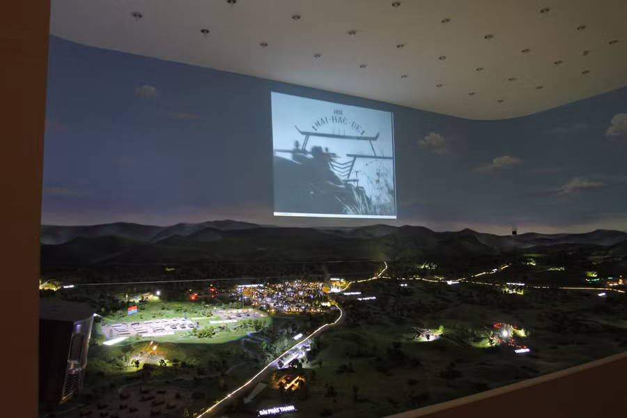 ... Sa bàn chiến thắng Buôn Ma Thuột.