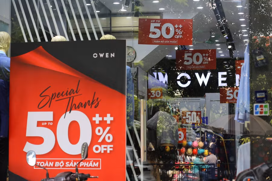 Một số thương hiệu nổi tiếng lượng khách hàng vào trong buổi sáng không nhiều.