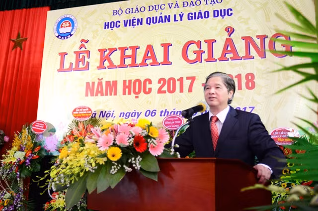 GS.TS Phạm Quang Trung phát biểu tại lễ khai giảng năm học 2017-2018.