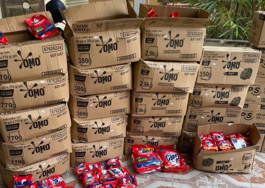 Toàn bộ số lượng hàng bột giặt, kem đánh răng giả mạo bị lực lượng chức năng phát hiện, thu giữ.