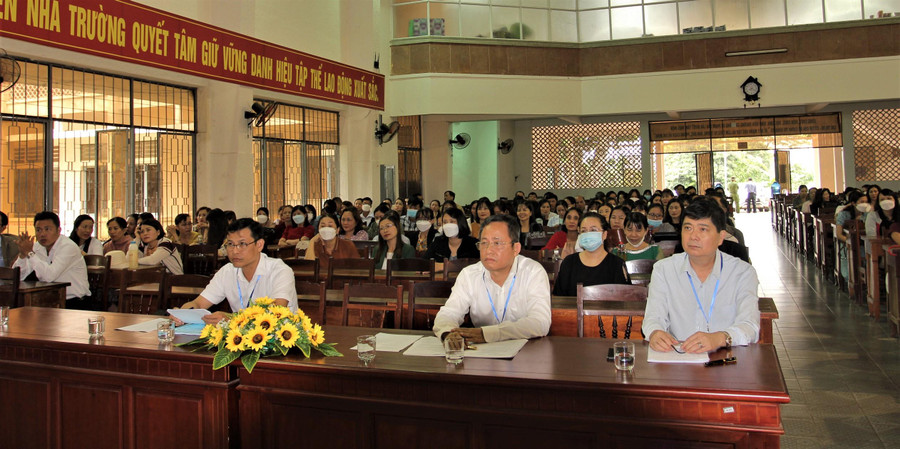 Đại biểu, giáo viên dự khai mạc chấm thi tốt nghiệp THPT năm 2022.