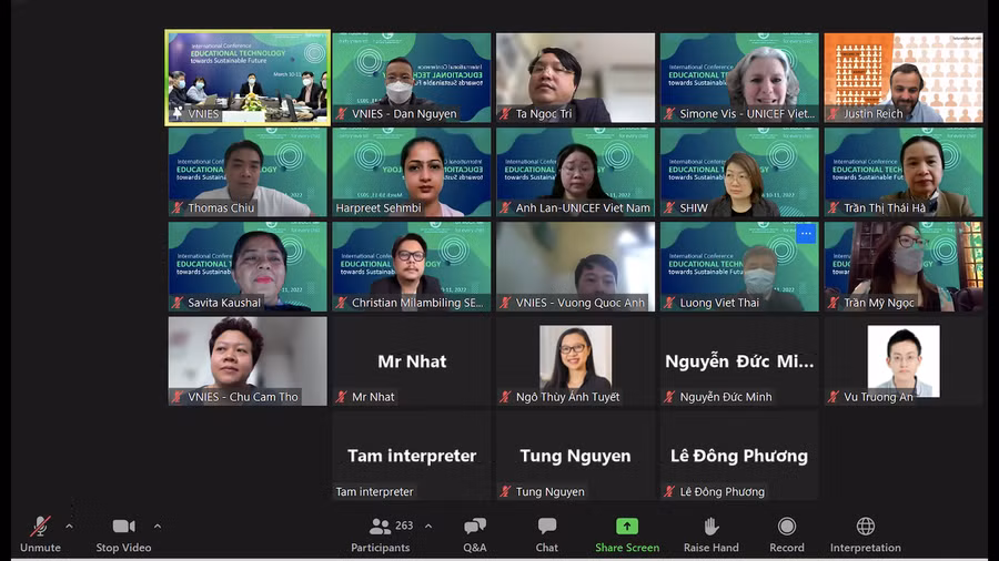 Các đại biểu quốc tế tham luận trực tuyến tại các điểm cầu