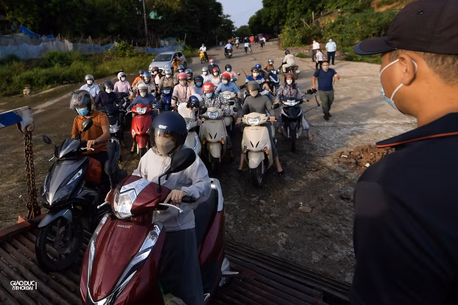 Để triển khai một số biện pháp phòng, chống dịch trong hoạt động vận tải đường thủy nội địa, Sở Giao thông vận tải tỉnh Phú Thọ quyết định tạm dừng hoạt động các bến khách ngang sông, gồm: Dữu Lâu; Hùng Lô (thuộc địa phận TP Việt Trì); Bình Bộ, An Đạo, Tiên Du, Trị Quận 1, Trị Quận 2 (thuộc địa phận huyện Phù Ninh).