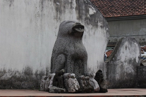 Chó đá ở đình làng Địch Vĩ (xã Phương Đình, Đan Phượng, Hà Nội). Ảnh: VGP Chó đá ở đình làng Địch Vĩ (xã Phương Đình, Đan Phượng, Hà Nội). Ảnh: VGP