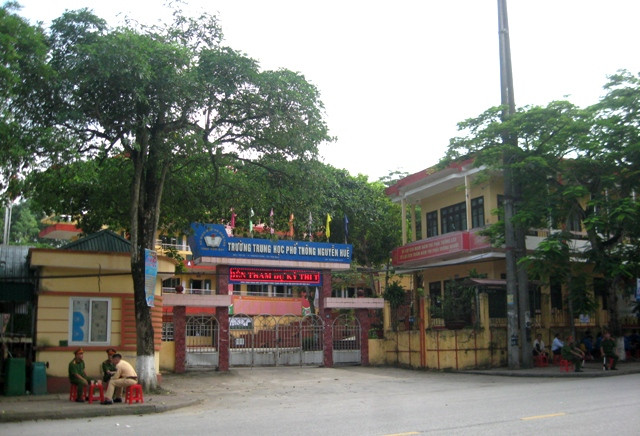 An ninh thắt chặt tại các điểm thi ở Yên Bái An ninh thắt chặt tại các điểm thi ở Yên Bái