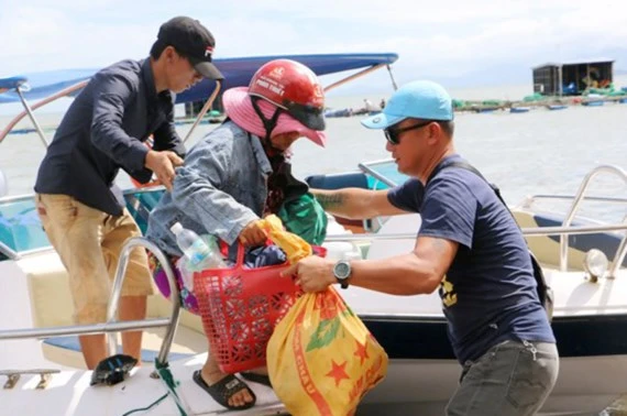 Thủ tướng biểu dương hành động dũng cảm cứu người trong bão dữ