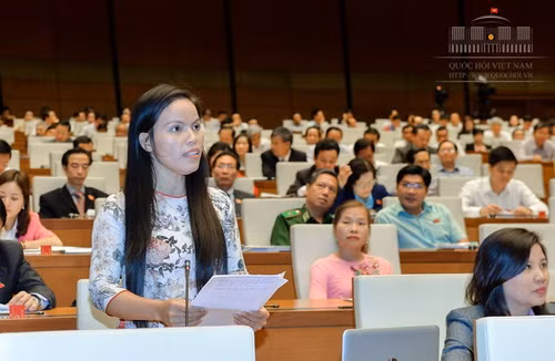 Đại biểu Hồ Thị Vân: Cần xem xét quy định mở rộng đối tượng được hưởng phụ cấp thâm niên