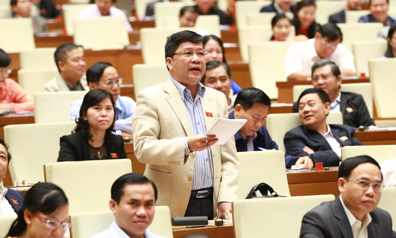 Đại biểu Tạ Văn Hạ bức xúc về tình trạng tham nhũng vặt.