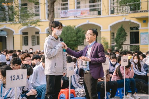 Bài học đem lại nhiều giá trị ý nghĩa cho học sinh trường THPT Hà Đông (Quận Hà Đông). Bài học đem lại nhiều giá trị ý nghĩa cho học sinh trường THPT Hà Đông (Quận Hà Đông).