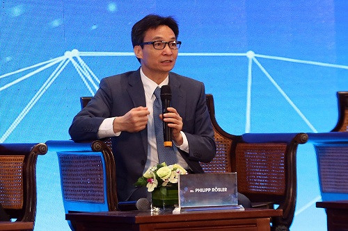 Phó Thủ tướng Vũ Đức Đam gợi mở nhiều vấn đề về khởi nghiệp tại Diễn đàn. Ảnh: VGP