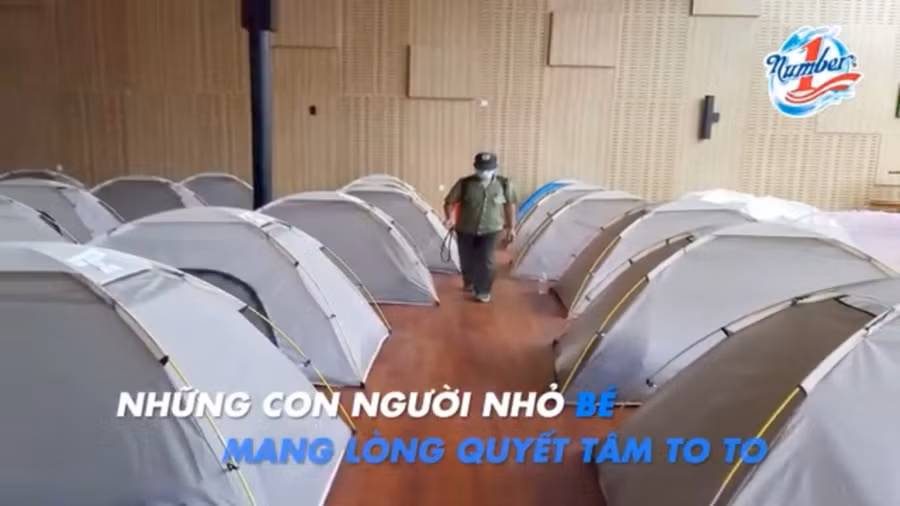 Những chiếc lều “giống như doanh trại"
