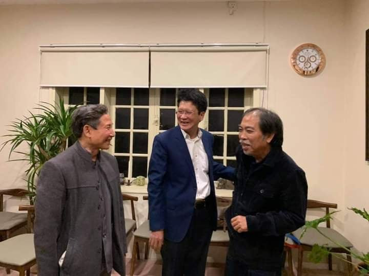 Hai nhà thơ Nguyễn Quang Thiều và Nguyễn Thành Phong trò chuyện cùng Thiền sư Lê Mạnh Thát tại Hội Nhà văn Việt Nam. Ảnh: Dương Minh Long Hai nhà thơ Nguyễn Quang Thiều và Nguyễn Thành Phong trò chuyện cùng Thiền sư Lê Mạnh Thát tại Hội Nhà văn Việt Nam. Ảnh: Dương Minh Long