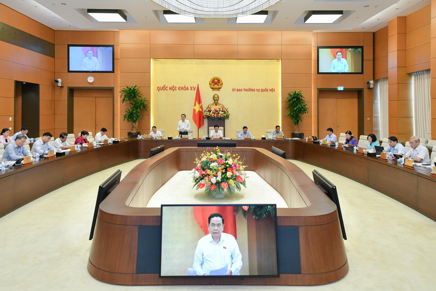 Toàn cảnh phiên họp. Ảnh: Quochoi.vn Toàn cảnh phiên họp. Ảnh: Quochoi.vn