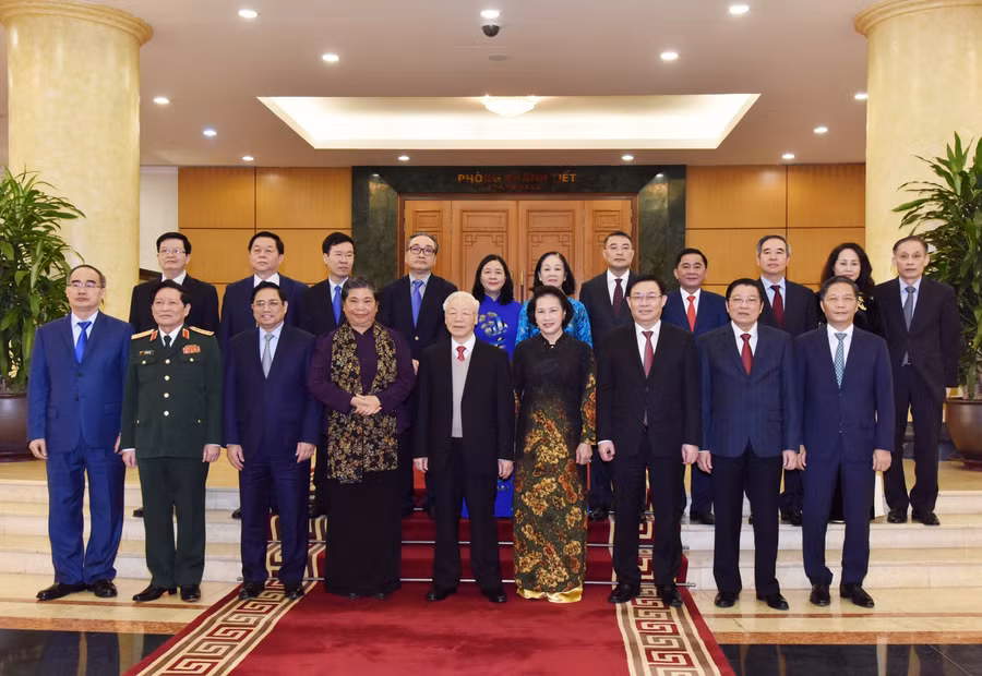 Tổng Bí thư Nguyễn Phú Trọng và các đồng chí lãnh đạo, nguyên lãnh đạo Đảng, Nhà nước tại buổi lễ. Ảnh: VGP/Nguyễn Hoàng