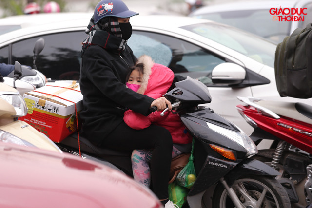 Nhiều người đã tỏ ra mệt mỏi khi phải lưu thông trên tuyến đường đông đúc xe.