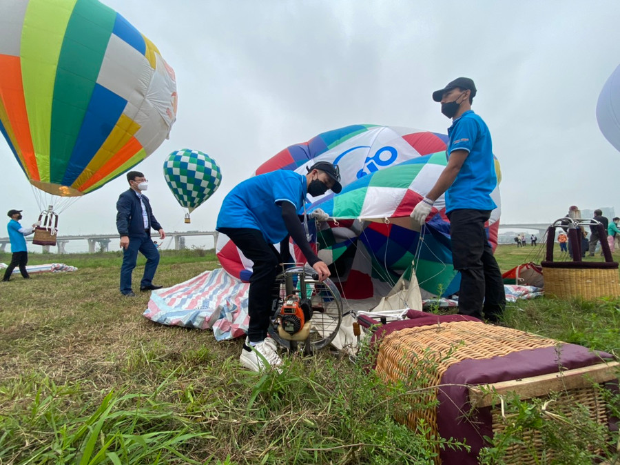 Lễ hội khinh khí cầu ở Hà Nội, du khách sẽ được trải nghiệm bay lên cùng khinh khí cầu để ngắm Hà Nội từ trên cao.