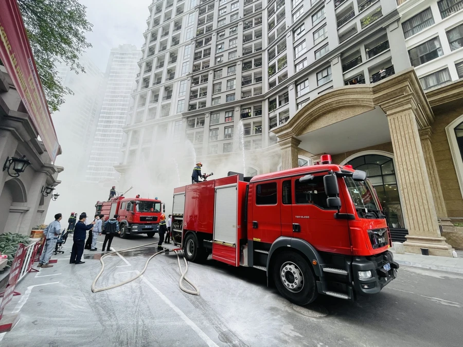 Thực tập phương án chữa cháy và CHCN tại chung cư.