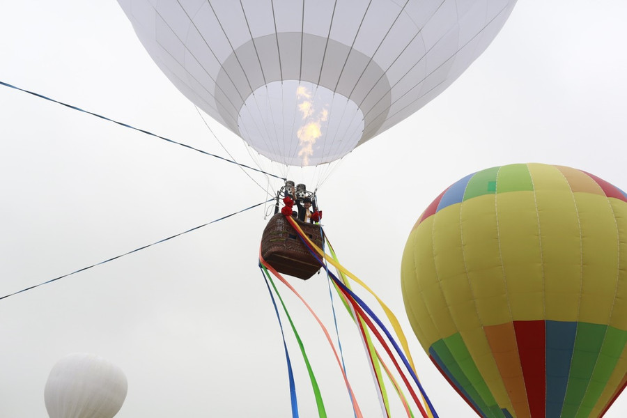 Khinh khí cầu tung bay đẹp mắt giữa lòng Thủ đô ảnh 7