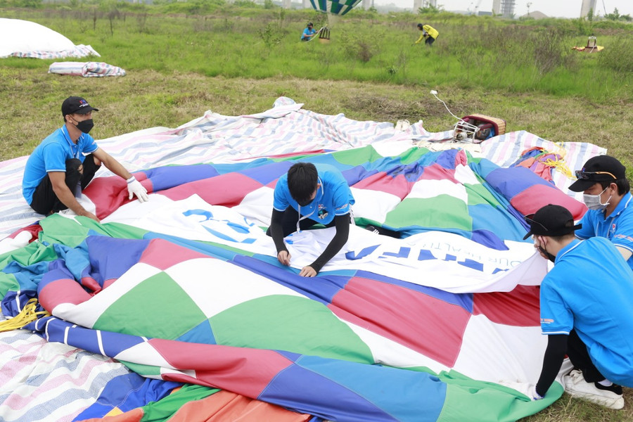 Khinh khí cầu tung bay đẹp mắt giữa lòng Thủ đô ảnh 1