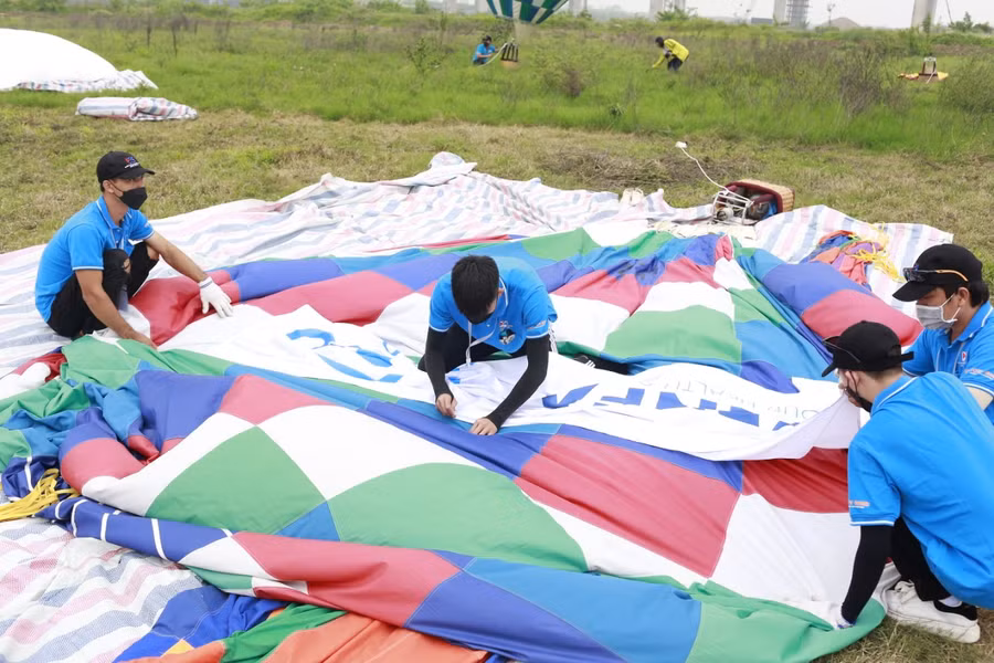 Khinh khí cầu tung bay đẹp mắt giữa lòng Thủ đô ảnh 1