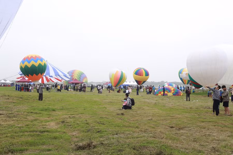 22 quả khinh khí cầu bay ngay tại Hà Nội.