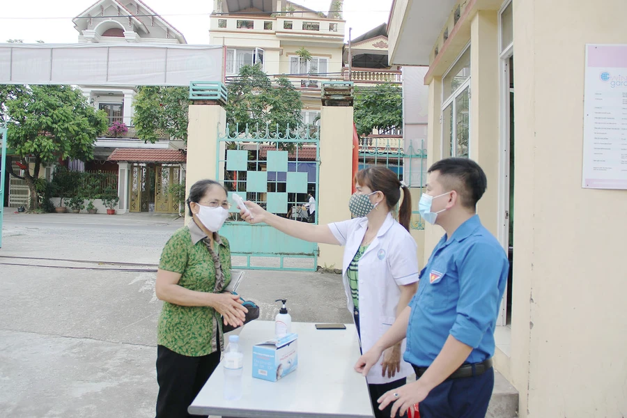 Bắc Giang tăng cường kiểm tra, rà soát trường hợp liên quan đến bệnh nhân Covid-19. Ảnh: Thu Hằng.