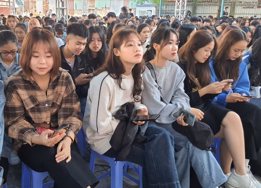 Các sinh viên tham dự lễ khai giảng