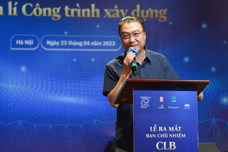 KTS. Trần Vũ Lâm - Chủ nhiệm Câu lạc bộ Kiến trúc sư trẻ Hà Nội phát biểu tại buổi lễ. KTS. Trần Vũ Lâm - Chủ nhiệm Câu lạc bộ Kiến trúc sư trẻ Hà Nội phát biểu tại buổi lễ.