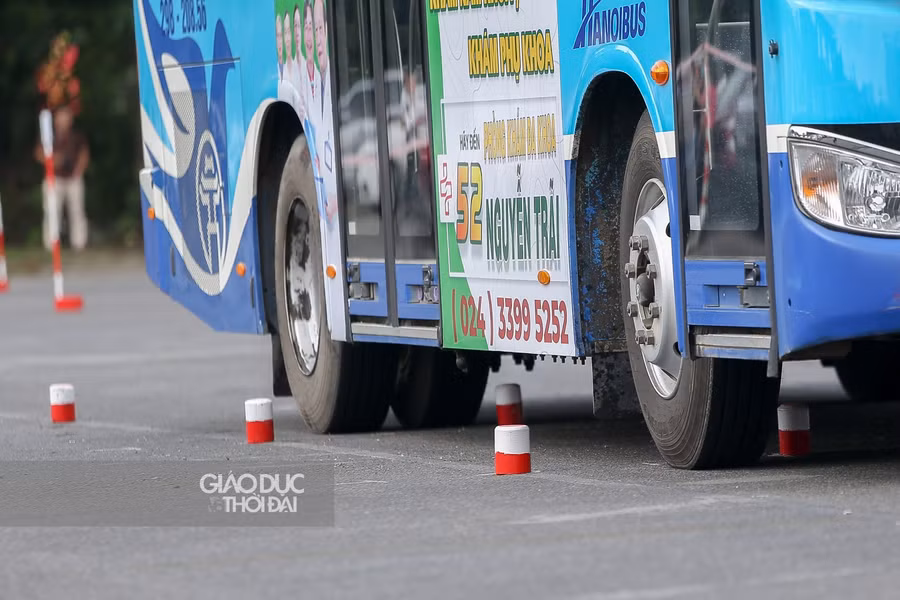 Tài xế xe buýt tranh tài ảnh 5