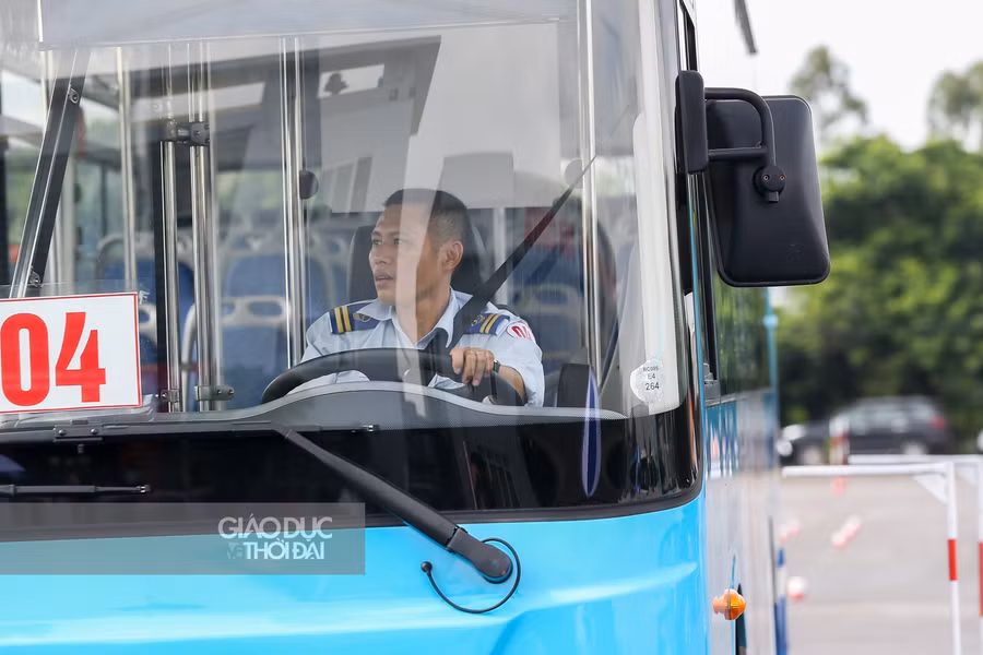 Tài xế xe buýt tranh tài ảnh 6
