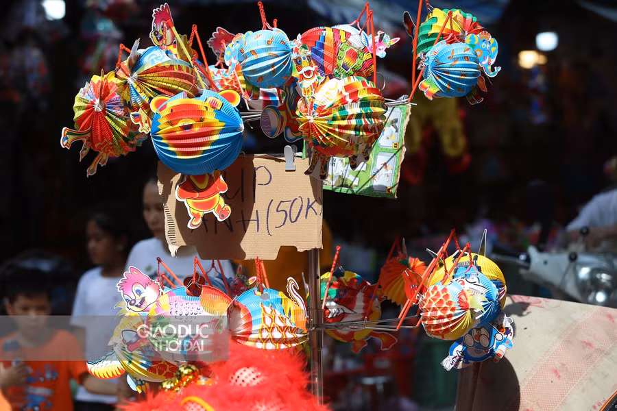 Thay vì một số tấm biển nhắc nhở, một số khác thì lại ghi rõ giá chụp ảnh nếu không mua hàng.