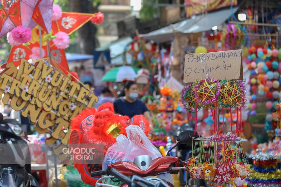 Nhiều gian hàng đã treo biển "không chụp ảnh" từ rất sớm.