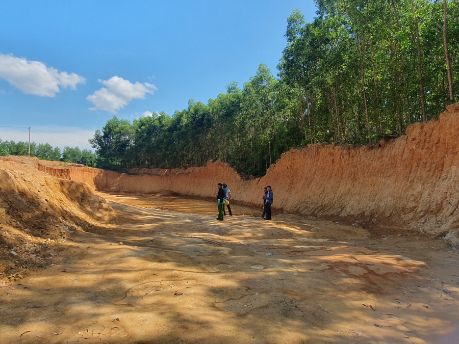 Sau khi tiếp nhận thông tin, UBND xã Linh Trường lập đoàn kiểm tra vụ việc. Sau khi tiếp nhận thông tin, UBND xã Linh Trường lập đoàn kiểm tra vụ việc.