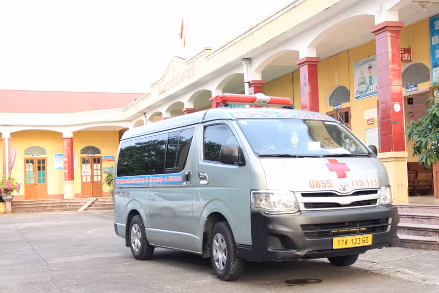 Xe chuyên dụng sẵn sàng đưa thí sinh đến điểm thi