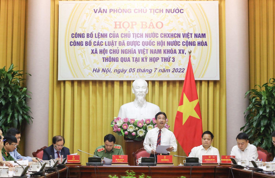Phó Chủ nhiệm Văn phòng Chủ tịch nước Phạm Thanh Hà chủ trì buổi họp báo. Ảnh: VPCTN