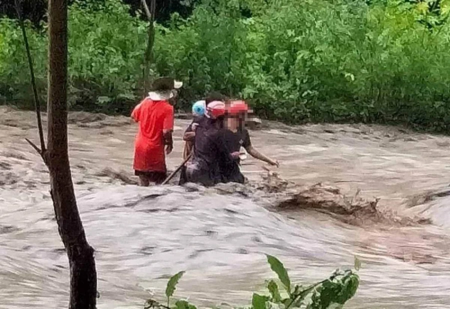 Hình ảnh các nạn nhân trước khi bị lũ cuốn. Ảnh: VOV.