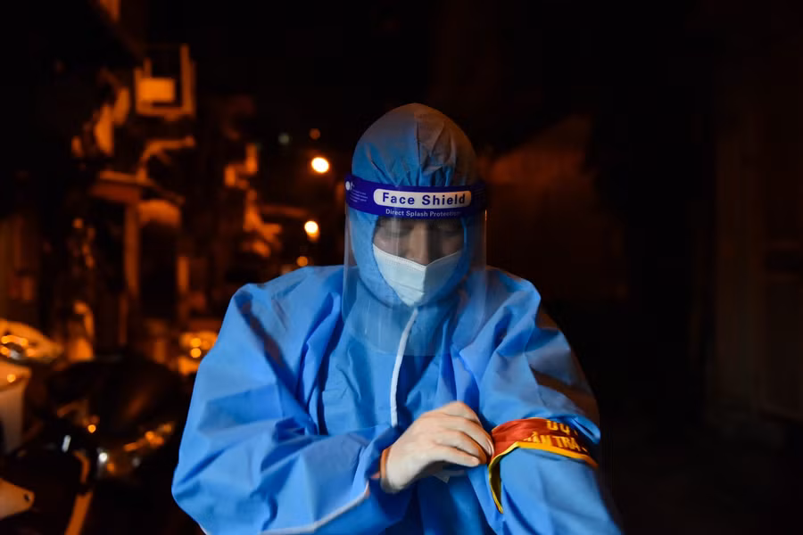 Nhiều quận tại Hà Nội dỡ bỏ rào cách ly trong đêm ảnh 7