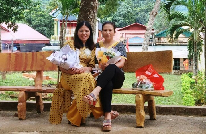 Cô giáo Lò Thị Chiêm (bên trái), cùng đồng nghiệp. Ảnh: Nhân vật cung cấp. Cô giáo Lò Thị Chiêm (bên trái), cùng đồng nghiệp. Ảnh: Nhân vật cung cấp.
