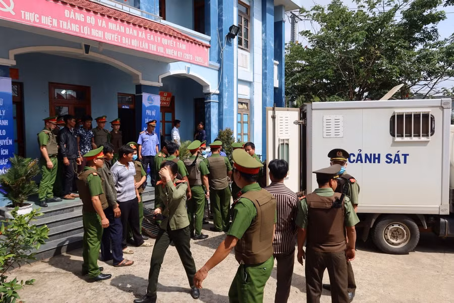 Cơ quan chức năng thực hiện quyết định khởi tố, bắt tạm giam