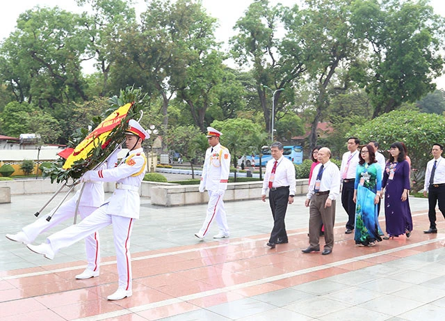 Báo công dâng Bác đã trở thành nết đẹp truyền thống của Viện Đại học Mở Hà Nội