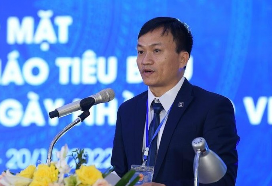 Thầy Nguyễn Mạnh Hùng - Phó Hiệu trưởng trường THPT Chuyên Hoàng Văn Thụ (Hòa Bình). Thầy Nguyễn Mạnh Hùng - Phó Hiệu trưởng trường THPT Chuyên Hoàng Văn Thụ (Hòa Bình).